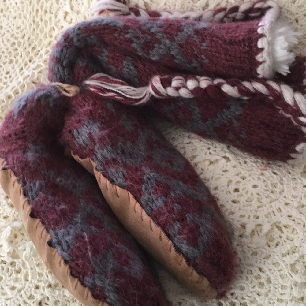 New lemon  knit lined slippers